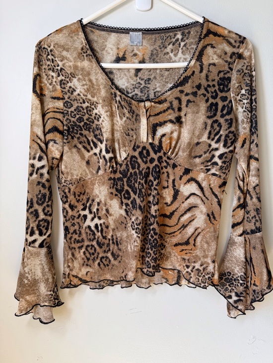 Sasson Tops - Sasson sheer Y2K animal print babydoll top with long flare sleeves lettuce hem.